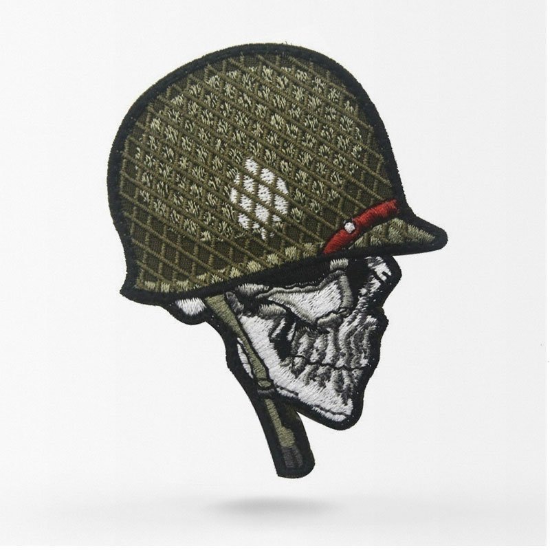 Totenkopf-Helm-Aufnäher