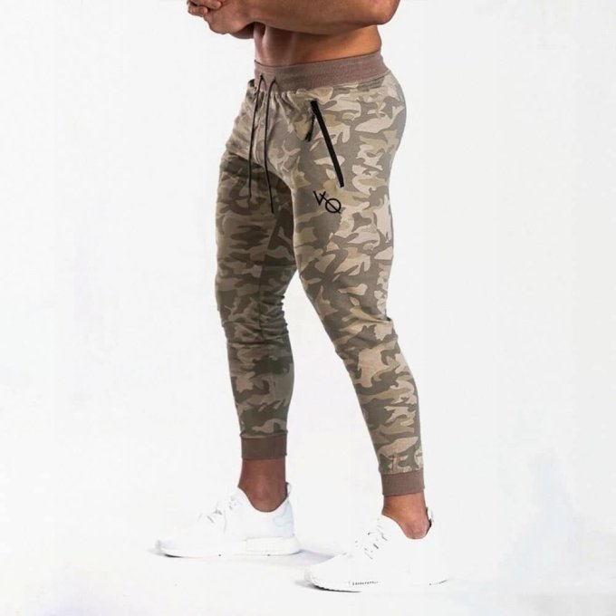 Jogger im Wüstentarn – Fit