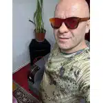 Schwarzes Camouflage-Langarmshirt photo review