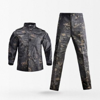 Schwarze Multicam Kampfuniform