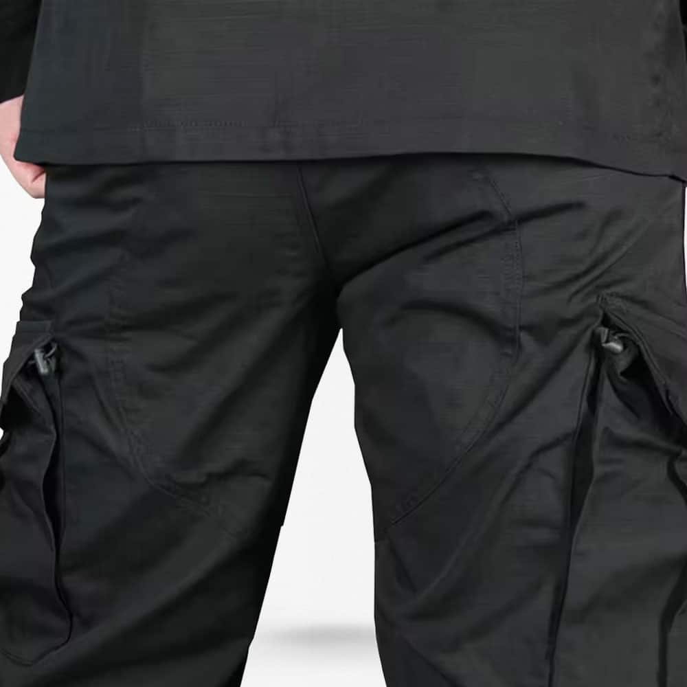 Schwarze Militär-Kampfuniform – Bild 2