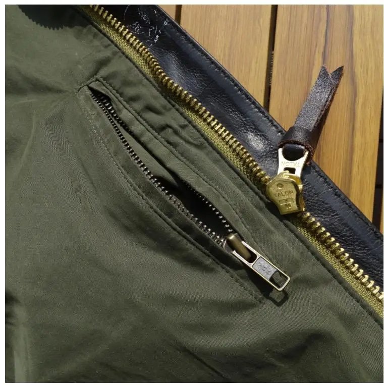 A2-Lederfliegerjacke mit Olivfutter – Bild 6