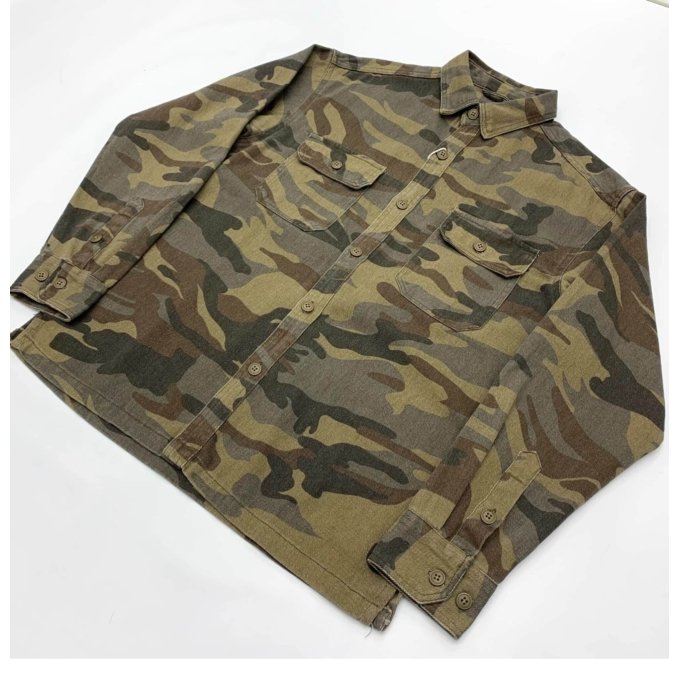 Grünes Camouflage-Knopfhemd – Bild 3
