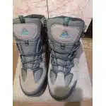 Braune wasserdichte Wildleder-Wanderstiefel photo review