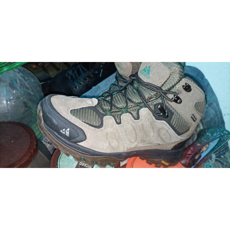 Hikeup: Braune Wildleder-Wanderschuhe photo review