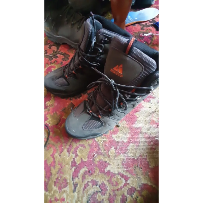 Hikeup: Braune Wildleder-Wanderschuhe photo review