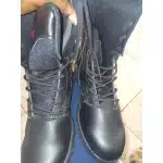 Schwarze taktische Stiefel mit seitlichem Reißverschluss und Schutzkappe photo review