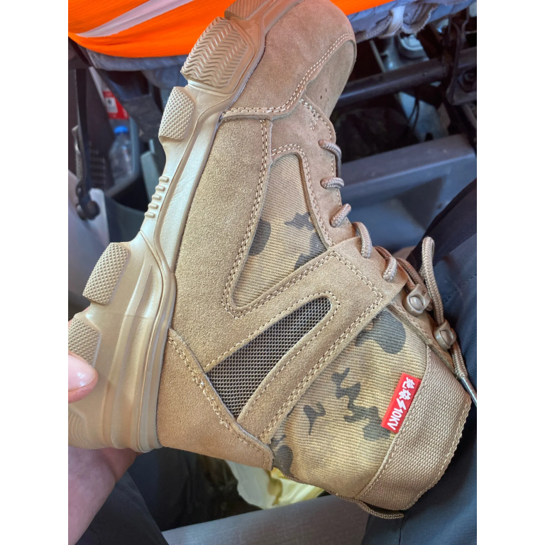 Mittelhoher Militärstiefel mit Zehenschutz in Militärtan photo review