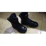 Schwarze taktische Stiefel mit seitlichem Reißverschluss und Schutzkappe photo review