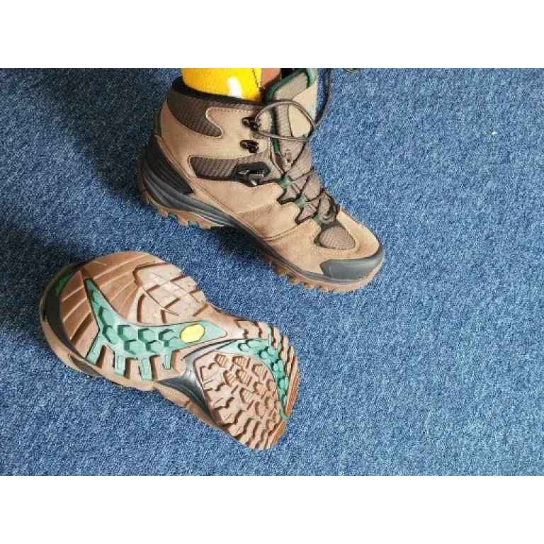 Braune wasserdichte Wildleder-Wanderstiefel photo review