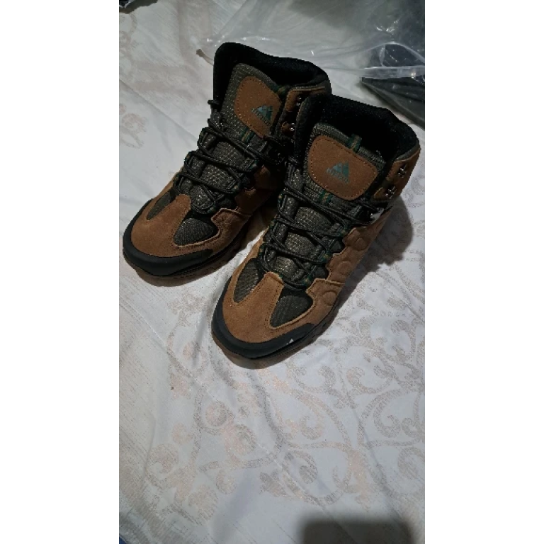 Hikeup: Braune Wildleder-Wanderschuhe photo review