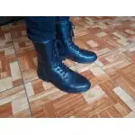 Schwarze Leder-Kampfstiefel mit Schnürung photo review