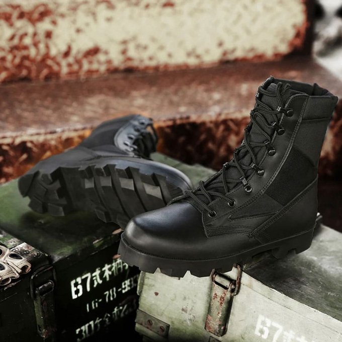 Schwarze Leder-Kampfstiefel mit Schnürsenkeln – Bild 3
