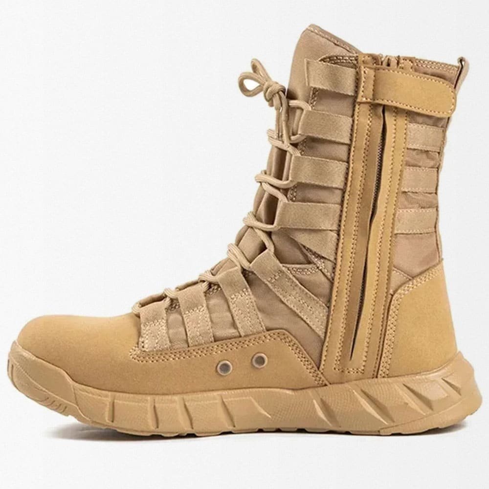 Leichte Trainingsstiefel aus Kunstwildleder in Desert Tan