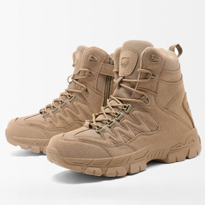 Taktische Trekking-Stiefel in Sandfarbe