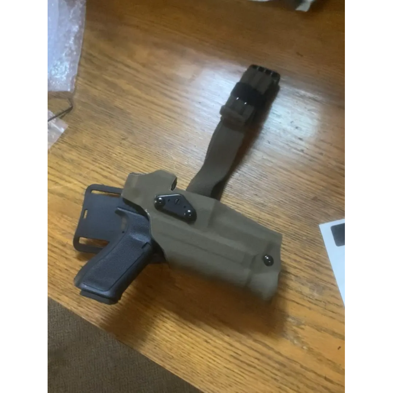 Multicam schwarzes Drop-Leg-Holster für Glock 17 photo review