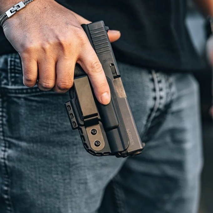 Schwarzes IWB-Holster für verdecktes Tragen – Bild 5