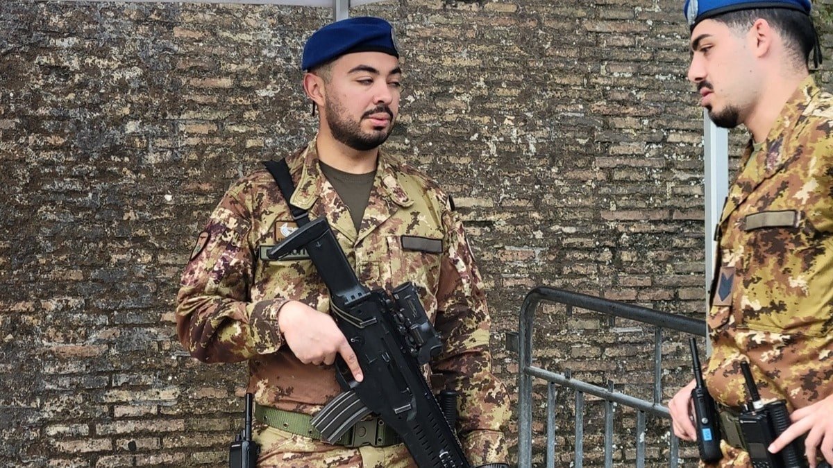 Camo vegetato mit Soldaten